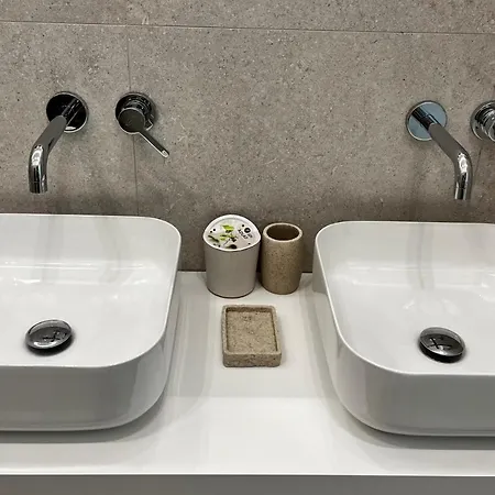 Central 81 Semesterbostad *